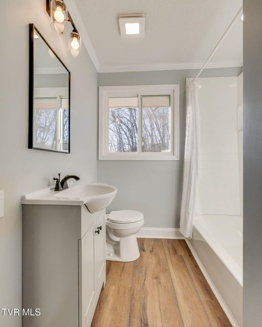 Photo #20: 128 Thompson Street