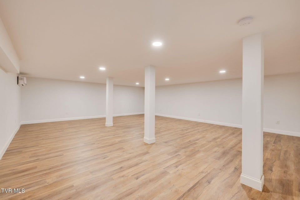 Photo #24: 128 Thompson Street