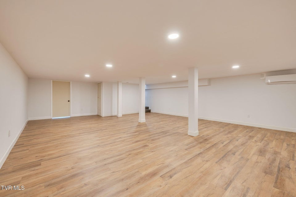 Photo #26: 128 Thompson Street