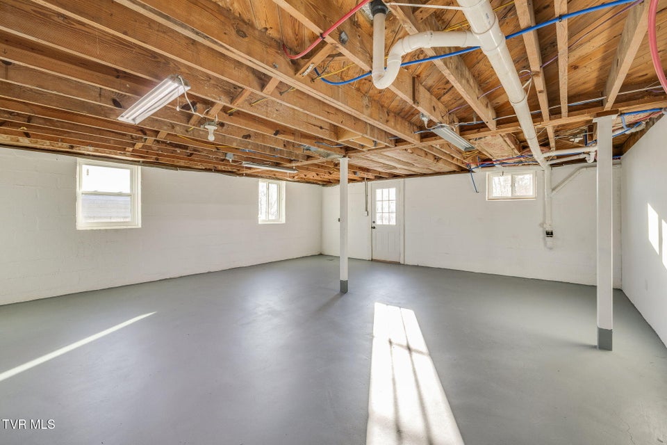 Photo #27: 128 Thompson Street