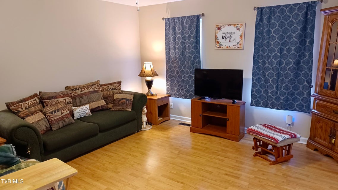 Photo #10: 212 Oak Place