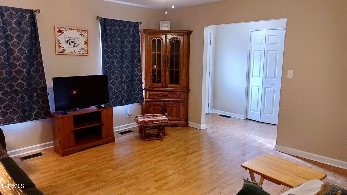 Photo #11: 212 Oak Place