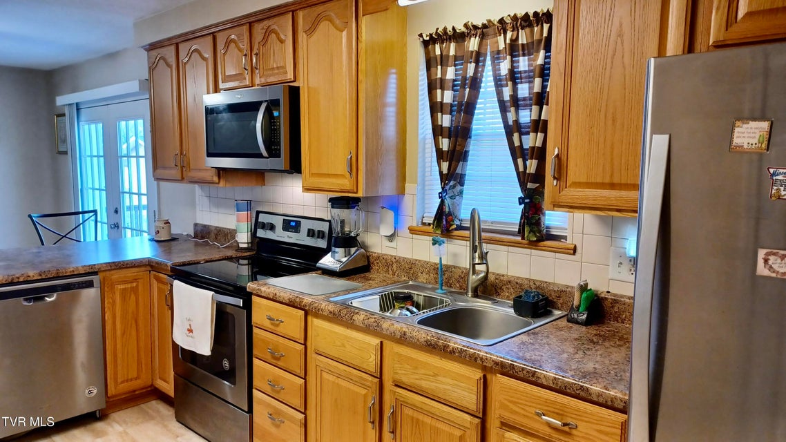 Photo #17: 212 Oak Place