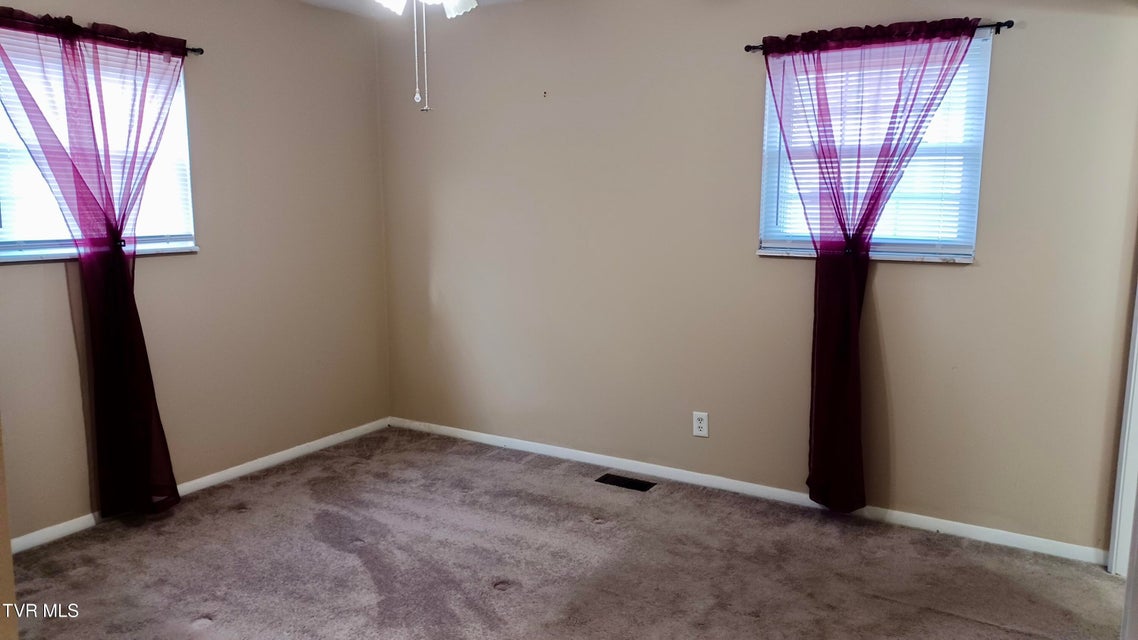 Photo #33: 212 Oak Place