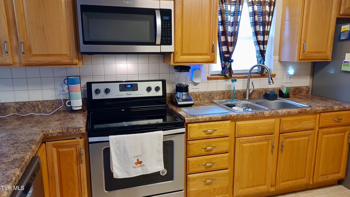 Photo #18: 212 Oak Place