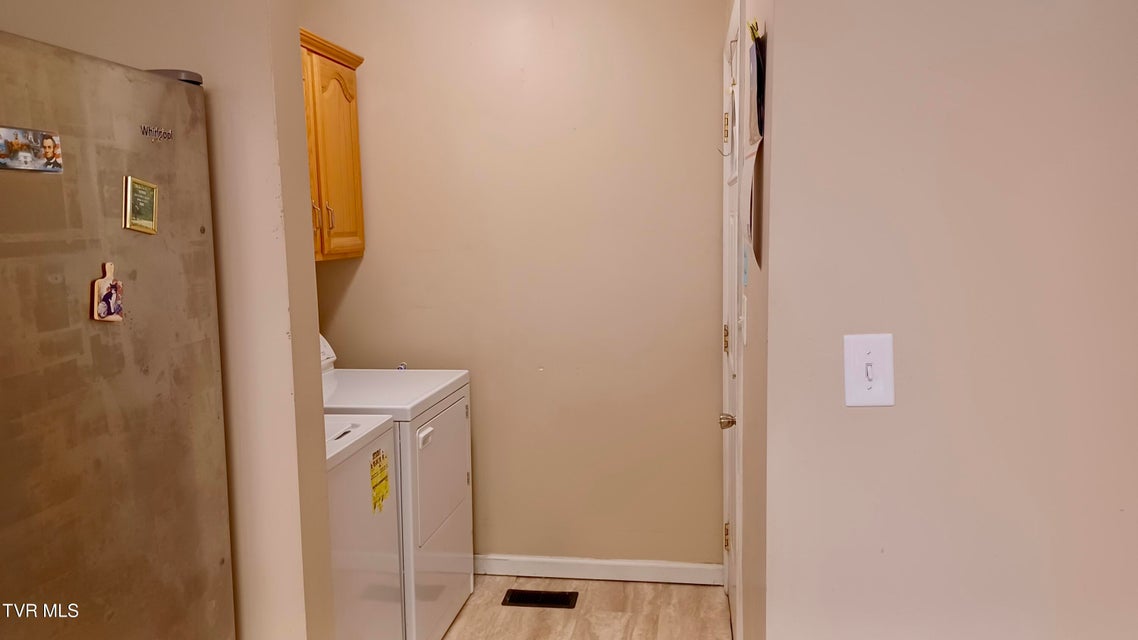 Photo #21: 212 Oak Place