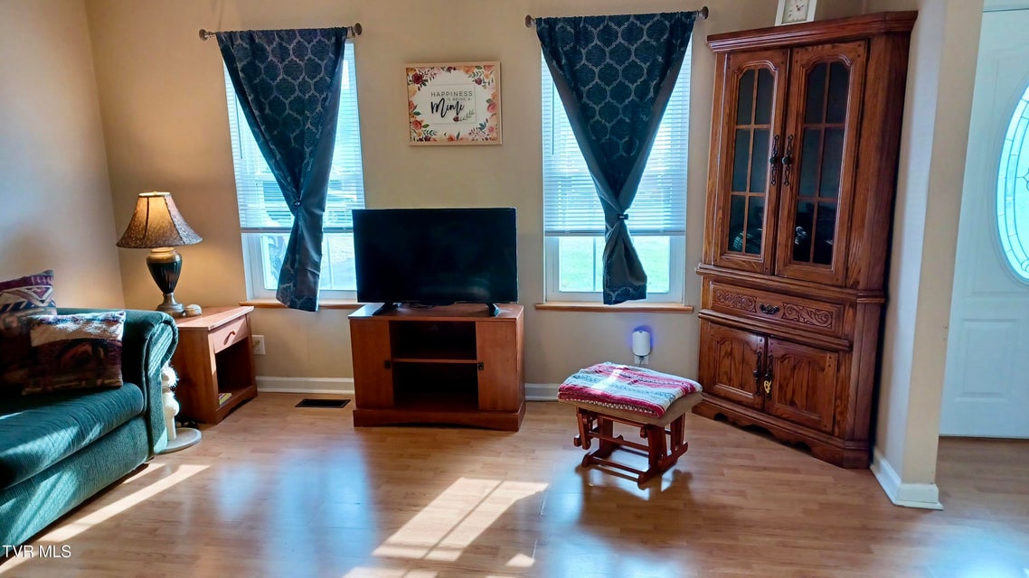 Photo #8: 212 Oak Place