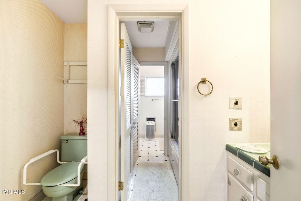 Photo #22: 748 Navaho Trail