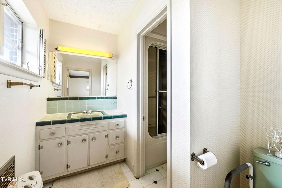 Photo #21: 748 Navaho Trail