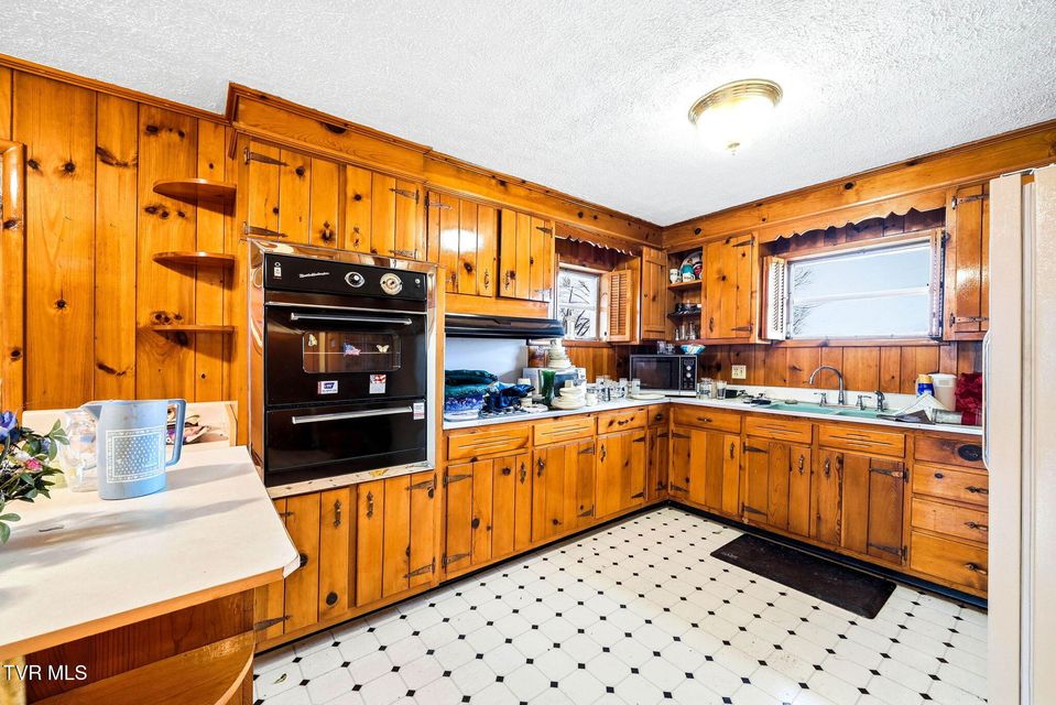 Photo #11: 748 Navaho Trail