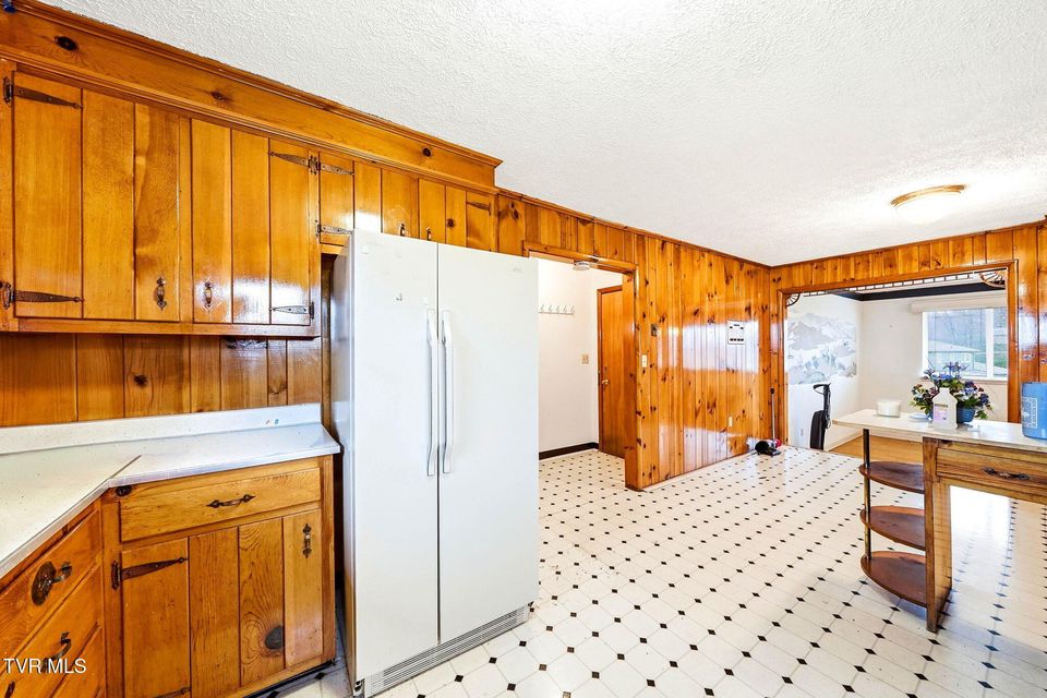 Photo #9: 748 Navaho Trail