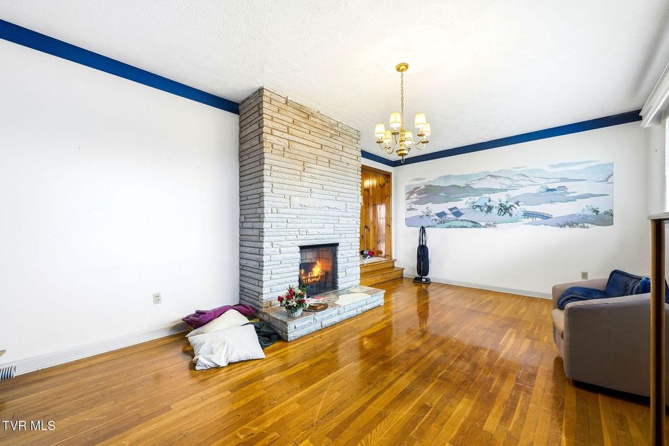 Photo #4: 748 Navaho Trail