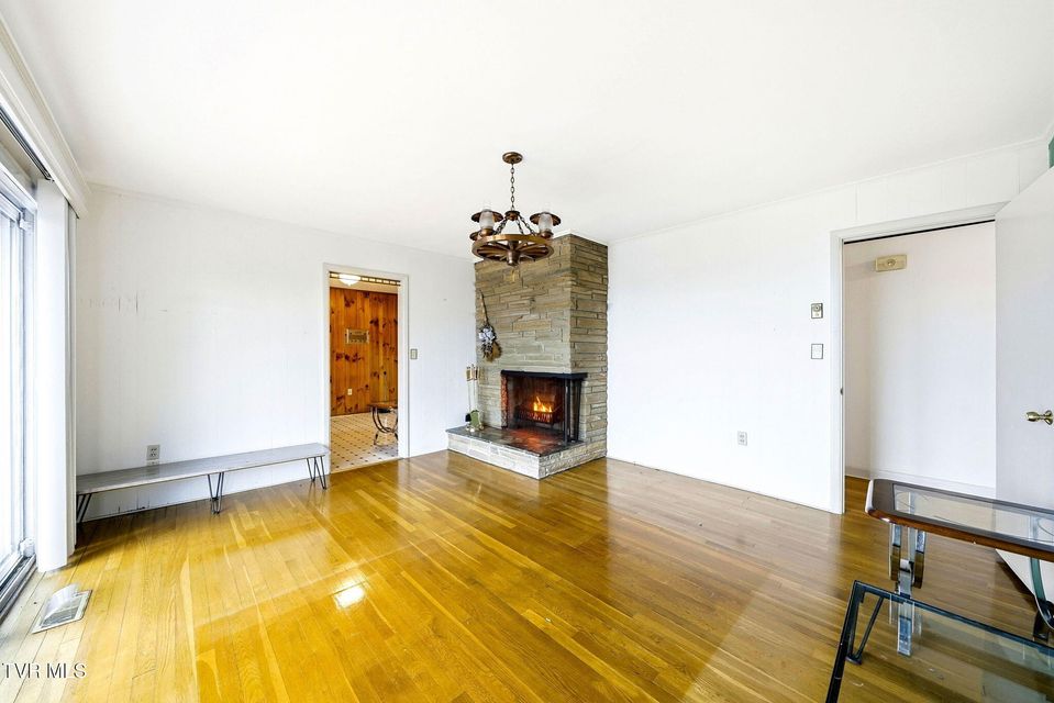 Photo #6: 748 Navaho Trail