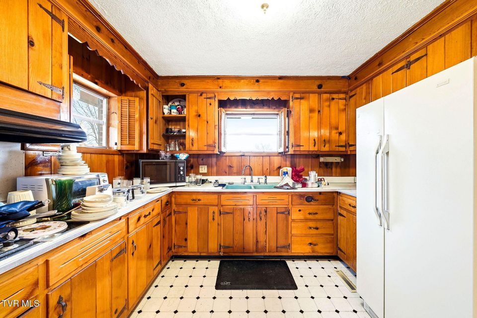 Photo #10: 748 Navaho Trail