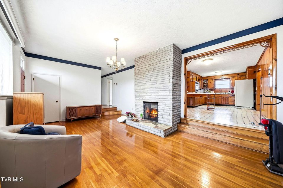 Photo #5: 748 Navaho Trail