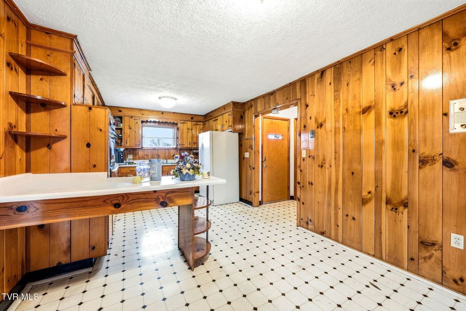 Photo #8: 748 Navaho Trail