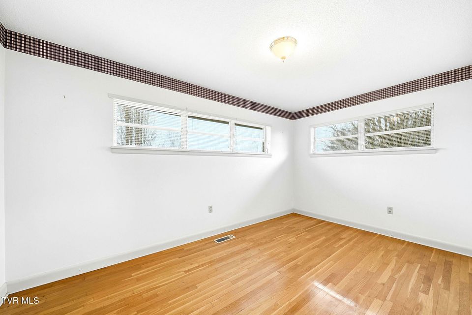 Photo #18: 748 Navaho Trail