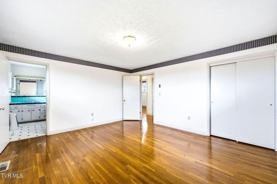 Photo #16: 748 Navaho Trail