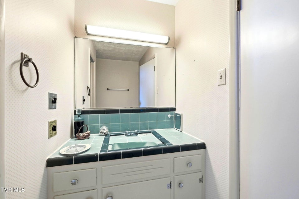 Photo #19: 748 Navaho Trail