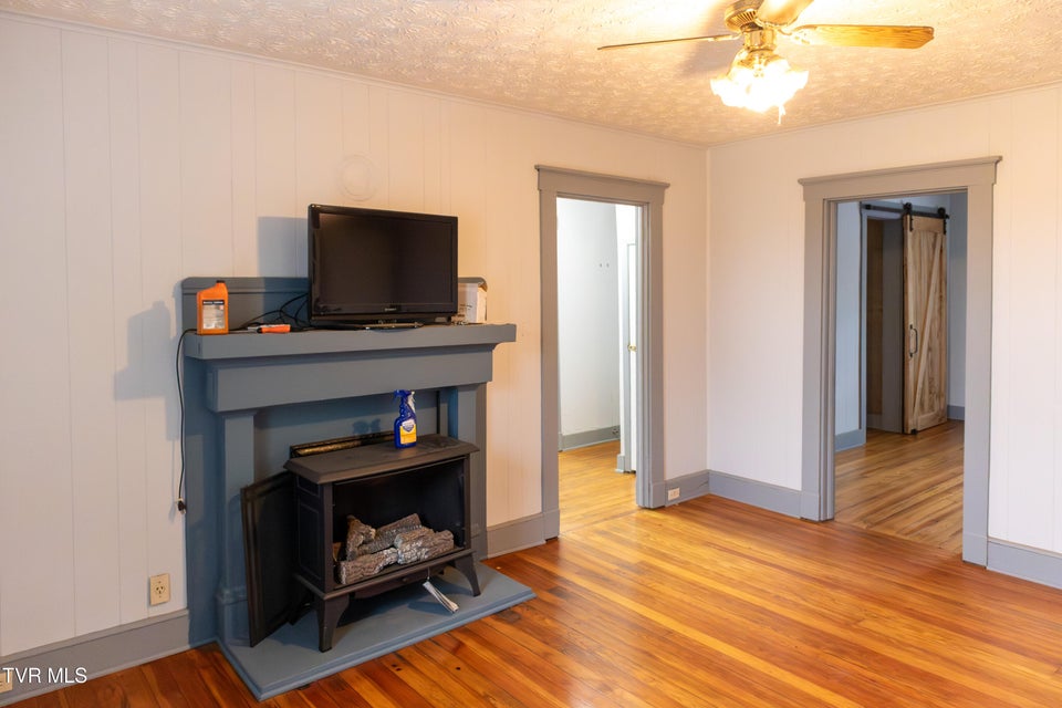 Photo #4: 136 Riverview Street