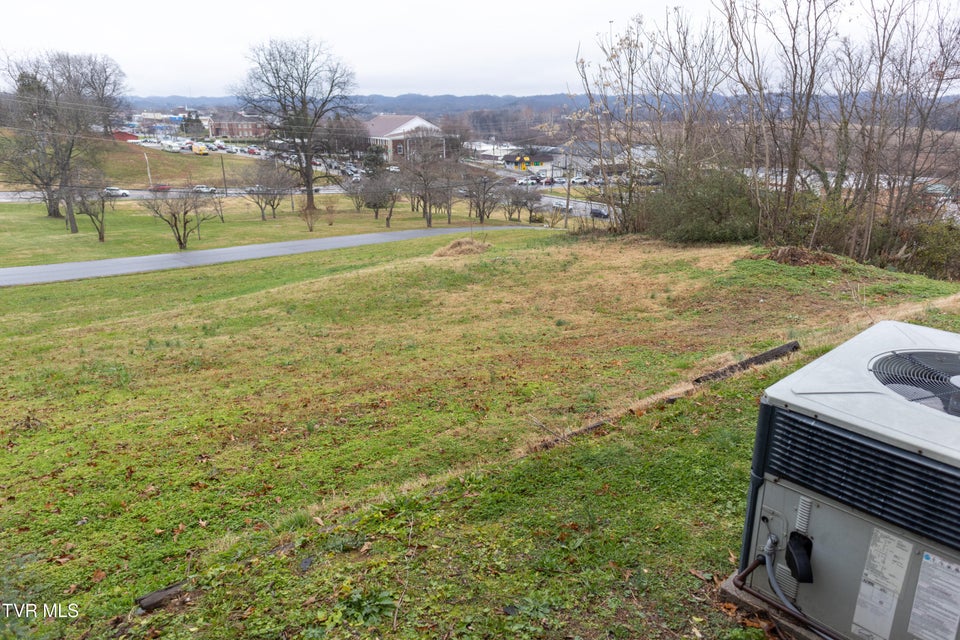 Photo #26: 136 Riverview Street