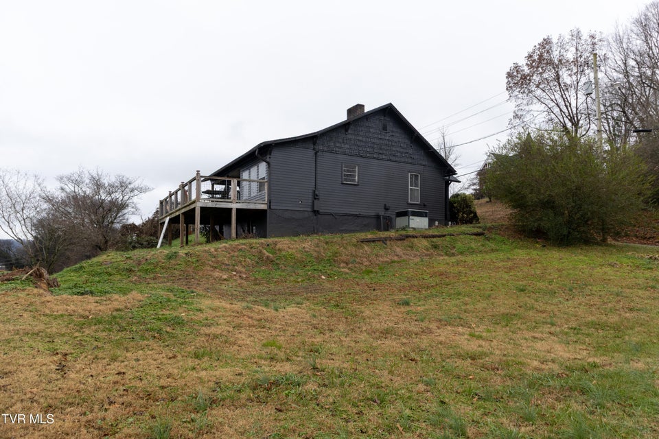 Photo #27: 136 Riverview Street