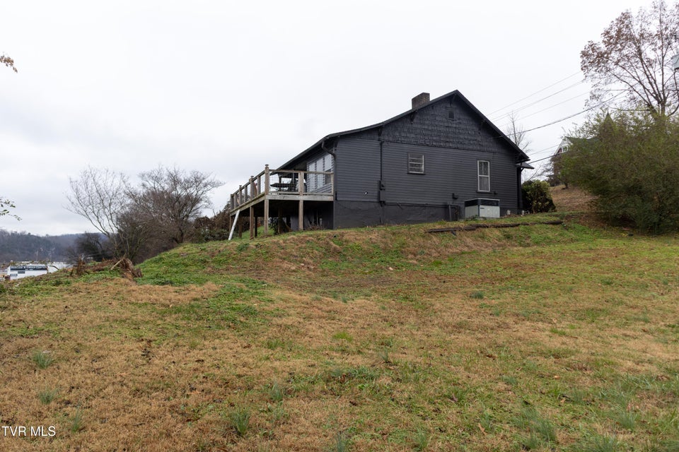 Photo #28: 136 Riverview Street