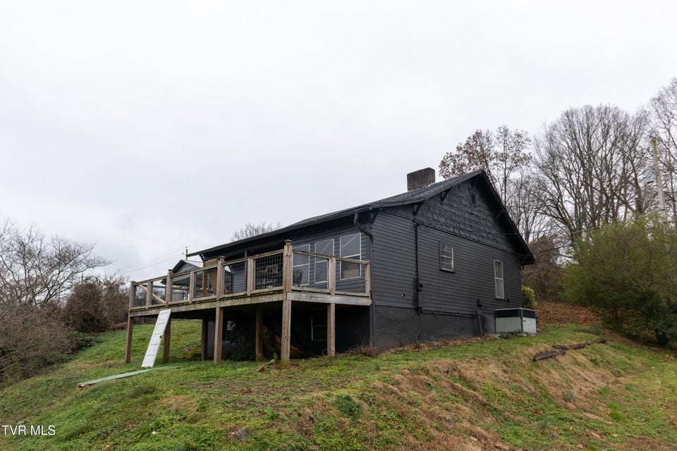 Photo #29: 136 Riverview Street