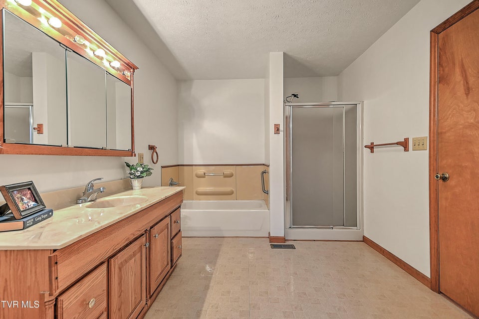 Photo #32: 146 Estep Hollow Road