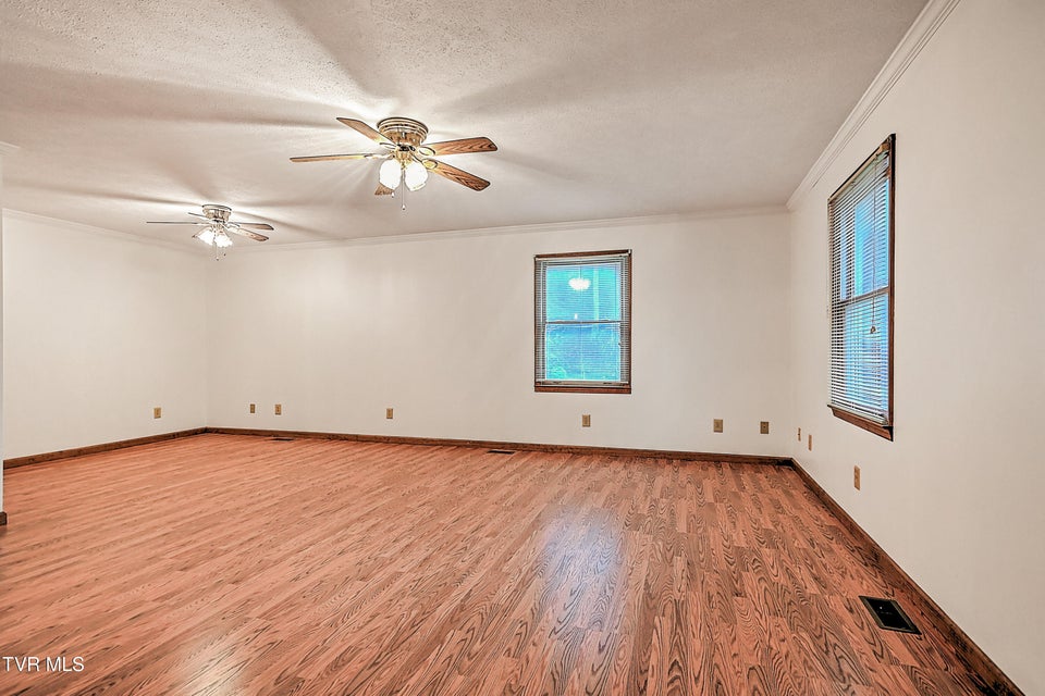 Photo #35: 146 Estep Hollow Road