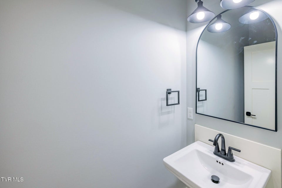 Photo #14: 1036 Cummings St 