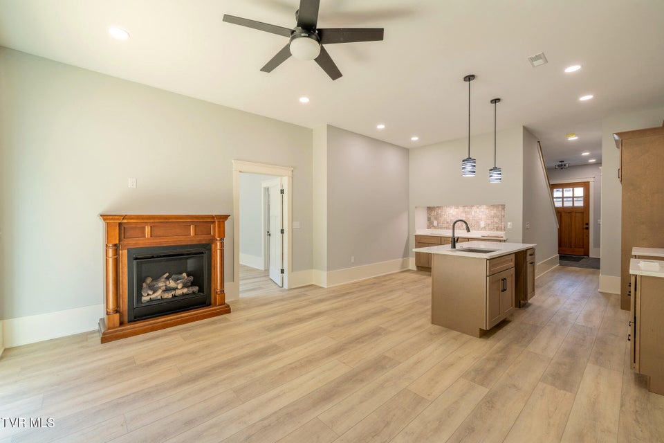 Photo #7: 1036 Cummings St 