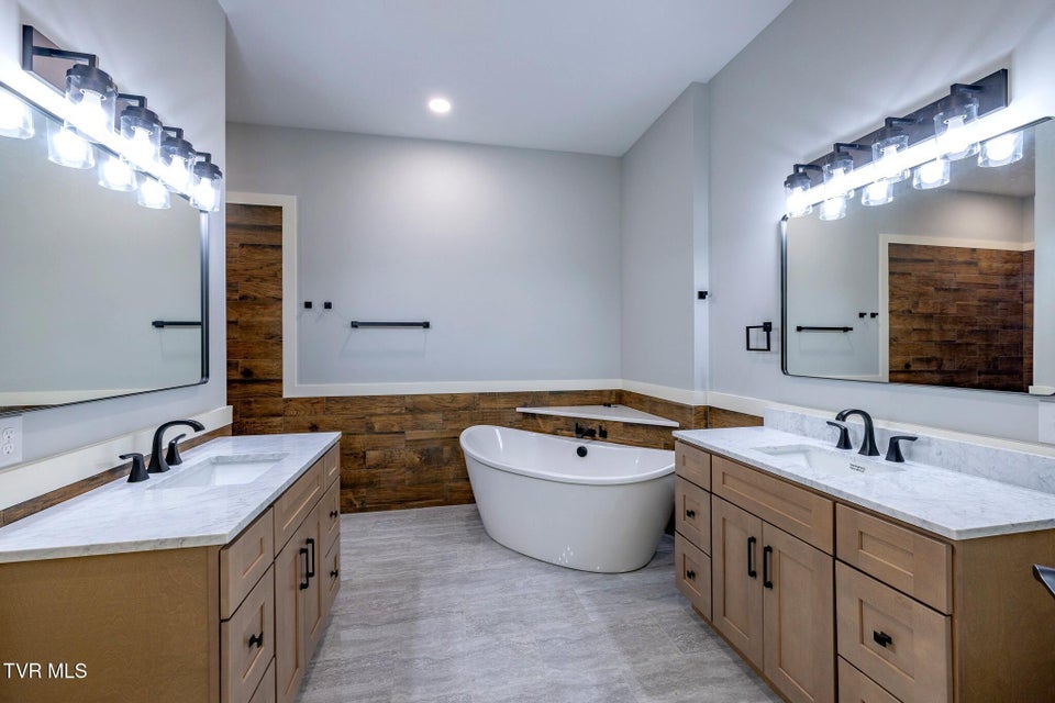 Photo #9: 1036 Cummings St 