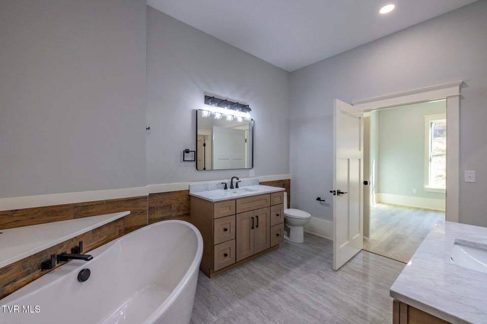 Photo #11: 1036 Cummings St 