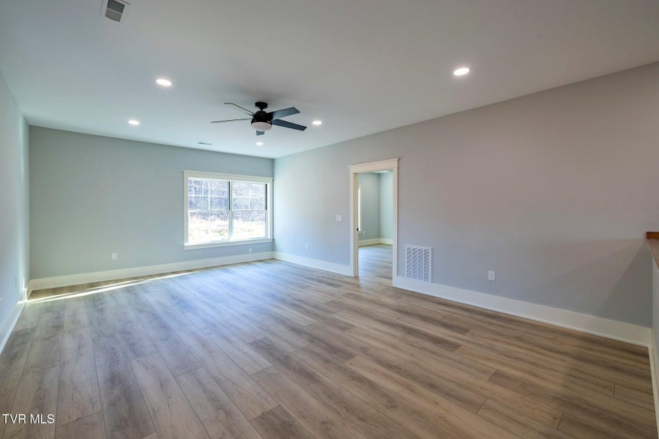 Photo #23: 1036 Cummings St 