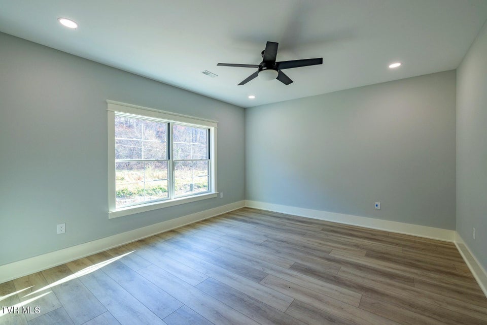 Photo #25: 1036 Cummings St 