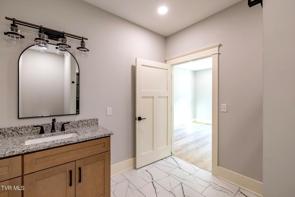 Photo #29: 1036 Cummings St 