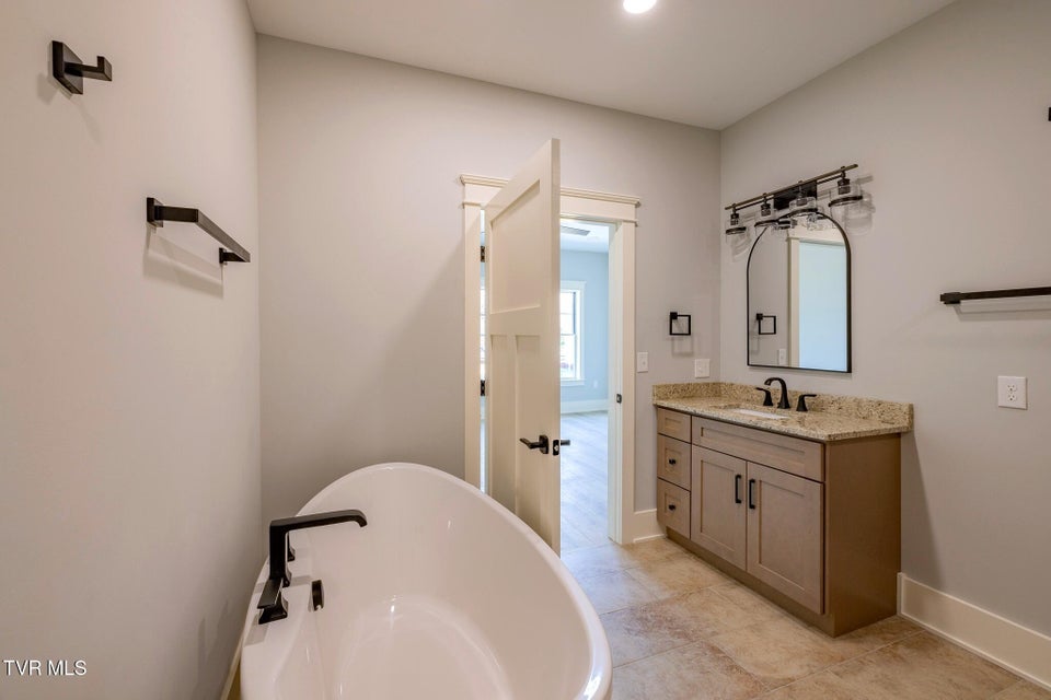 Photo #35: 1036 Cummings St 