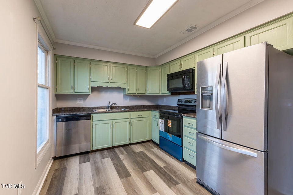 Photo #9: 2205 Greenbriar Circle