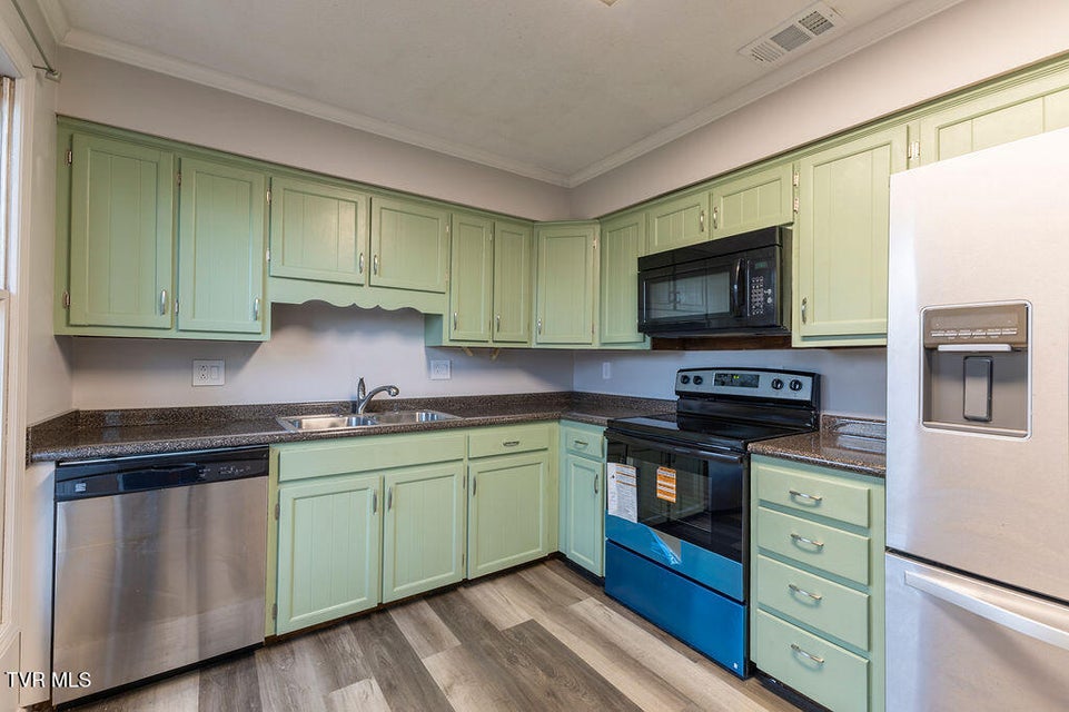 Photo #10: 2205 Greenbriar Circle