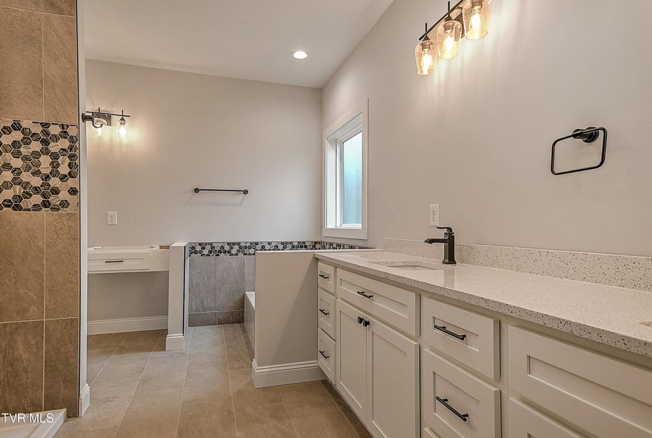 Photo #32: 3270 Old State Route 34 