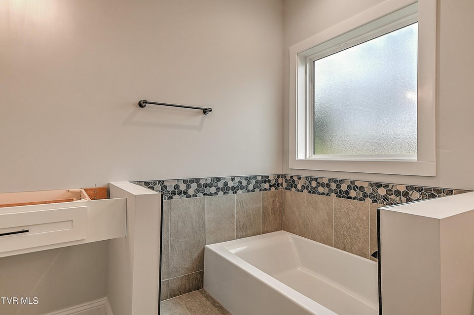 Photo #34: 3270 Old State Route 34 