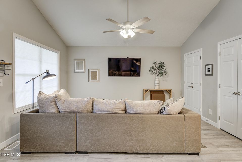 Photo #10: 700a Johnson Avenue