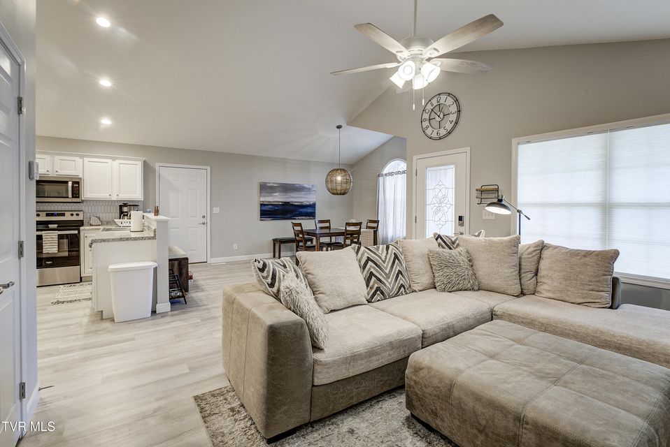 Photo #11: 700a Johnson Avenue