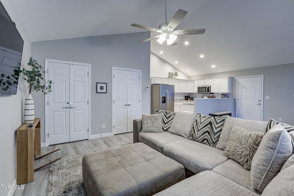 Photo #12: 700a Johnson Avenue