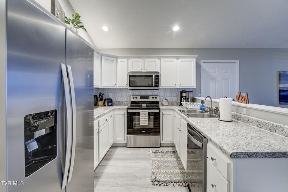 Photo #13: 700a Johnson Avenue