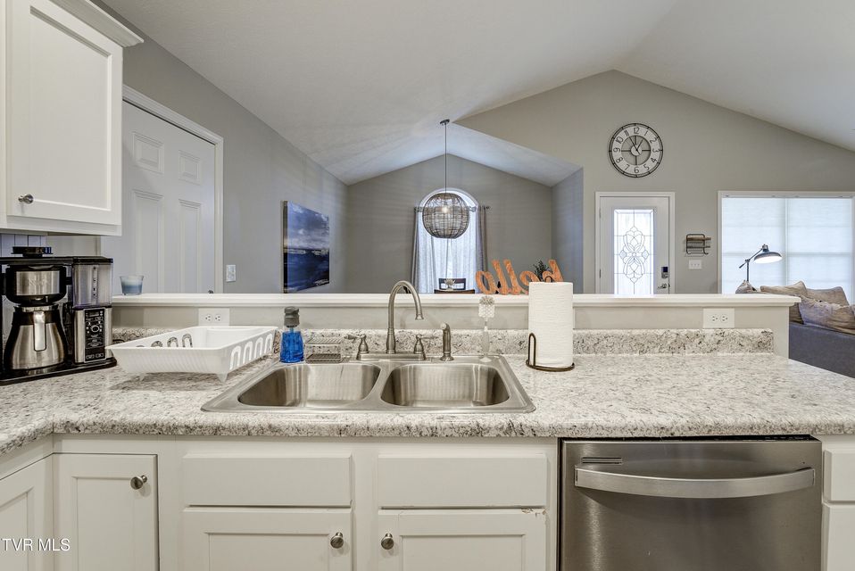 Photo #14: 700a Johnson Avenue