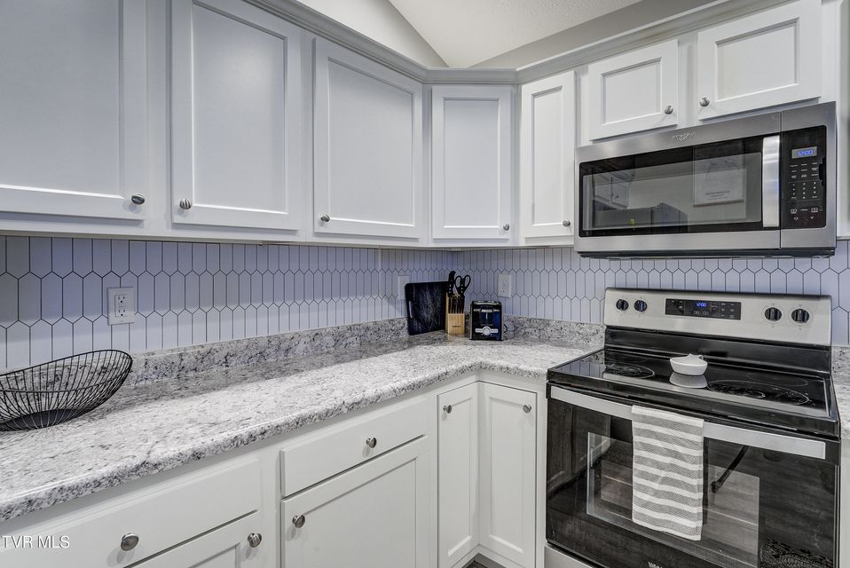 Photo #15: 700a Johnson Avenue