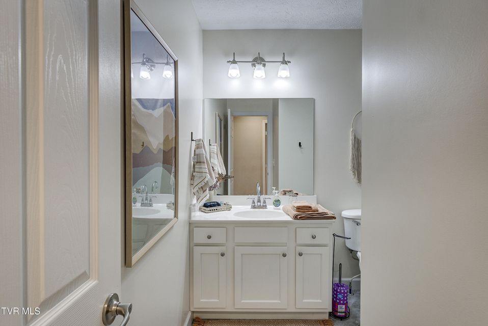 Photo #21: 700a Johnson Avenue