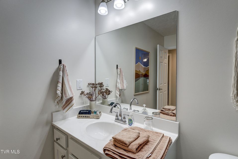 Photo #23: 700a Johnson Avenue